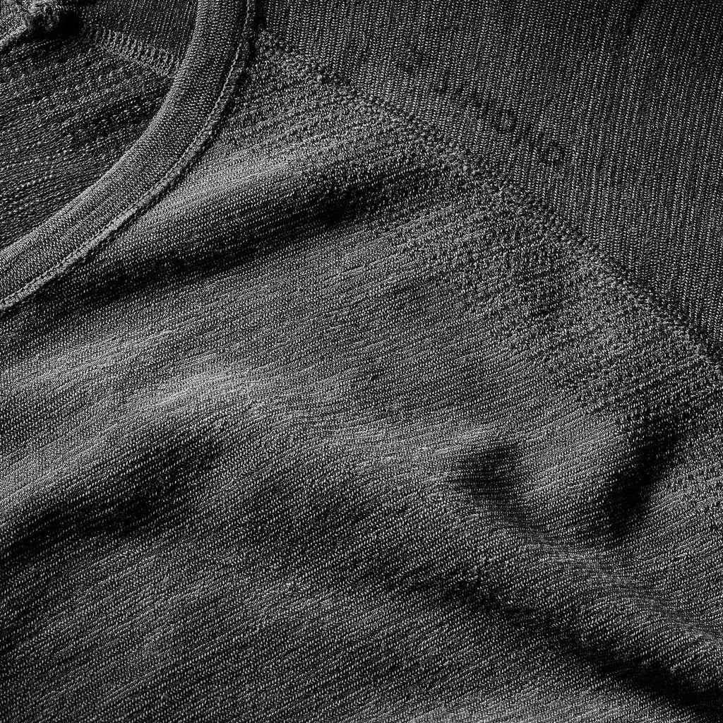{*carbon-gray-8644279*}