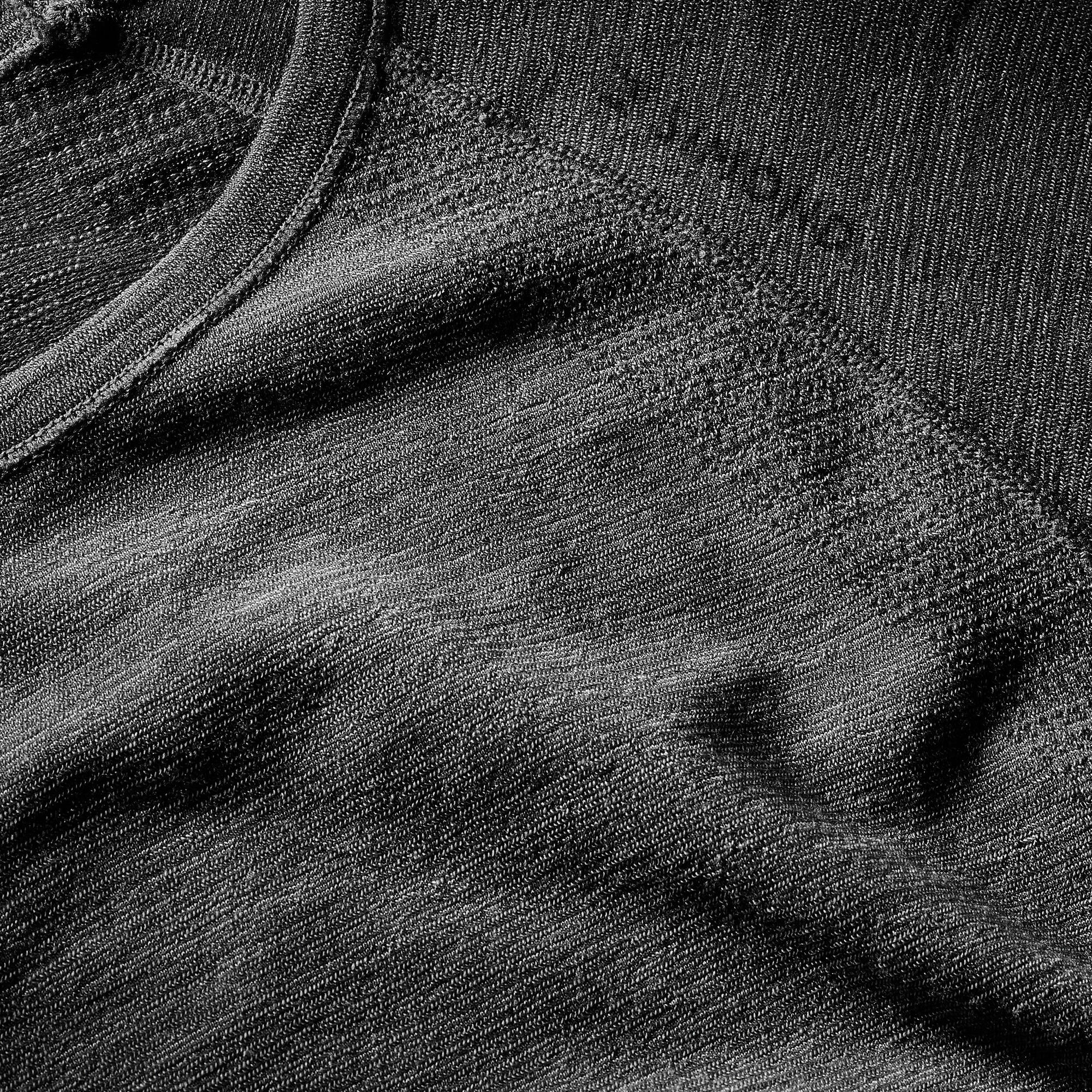 {*carbon-gray-8644279*}