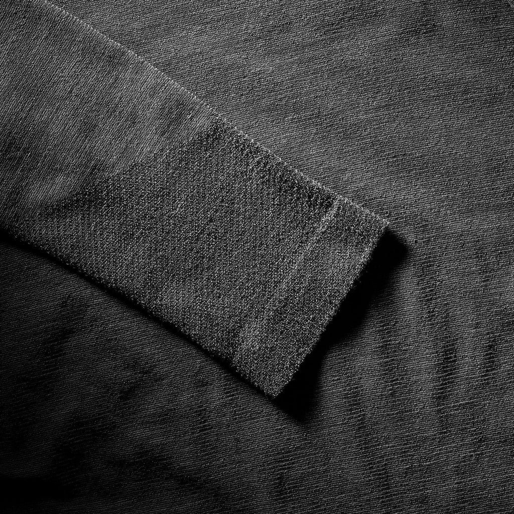 {*carbon-gray-8644279*}