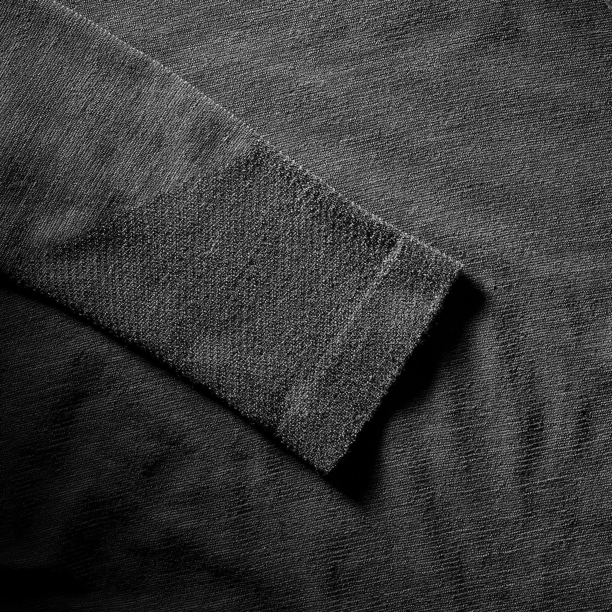 {*carbon-gray-8644279*}