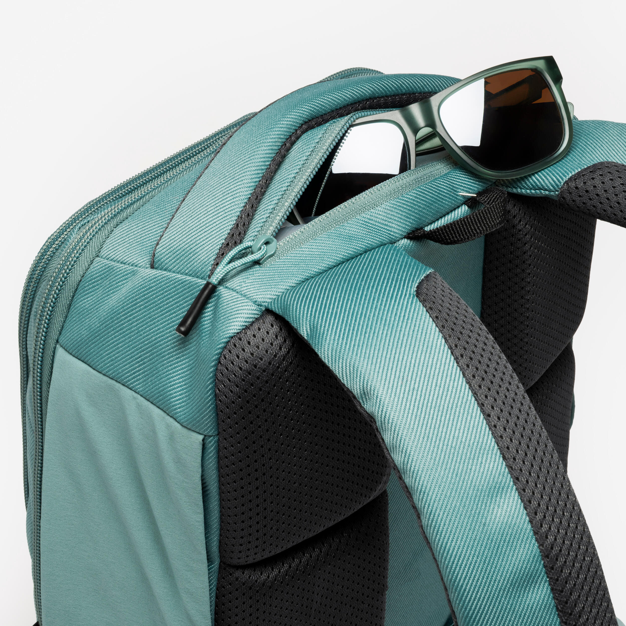 Multi-pocket hiking backpack 16 L, Escape 500 - Green