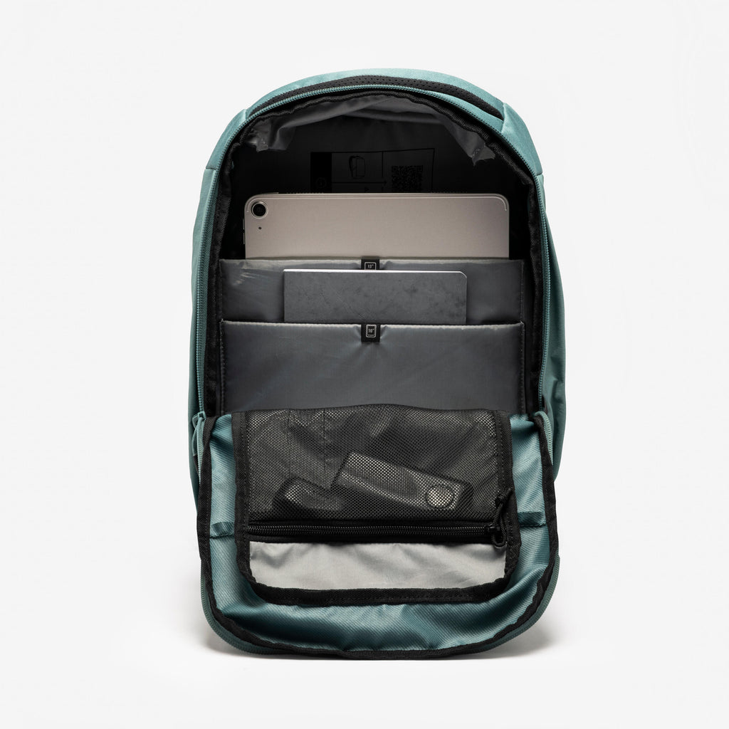 Multi-pocket hiking backpack 16 L, Escape 500 - Green