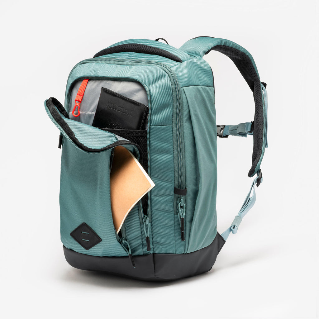 Multi-pocket hiking backpack 16 L, Escape 500 - Green