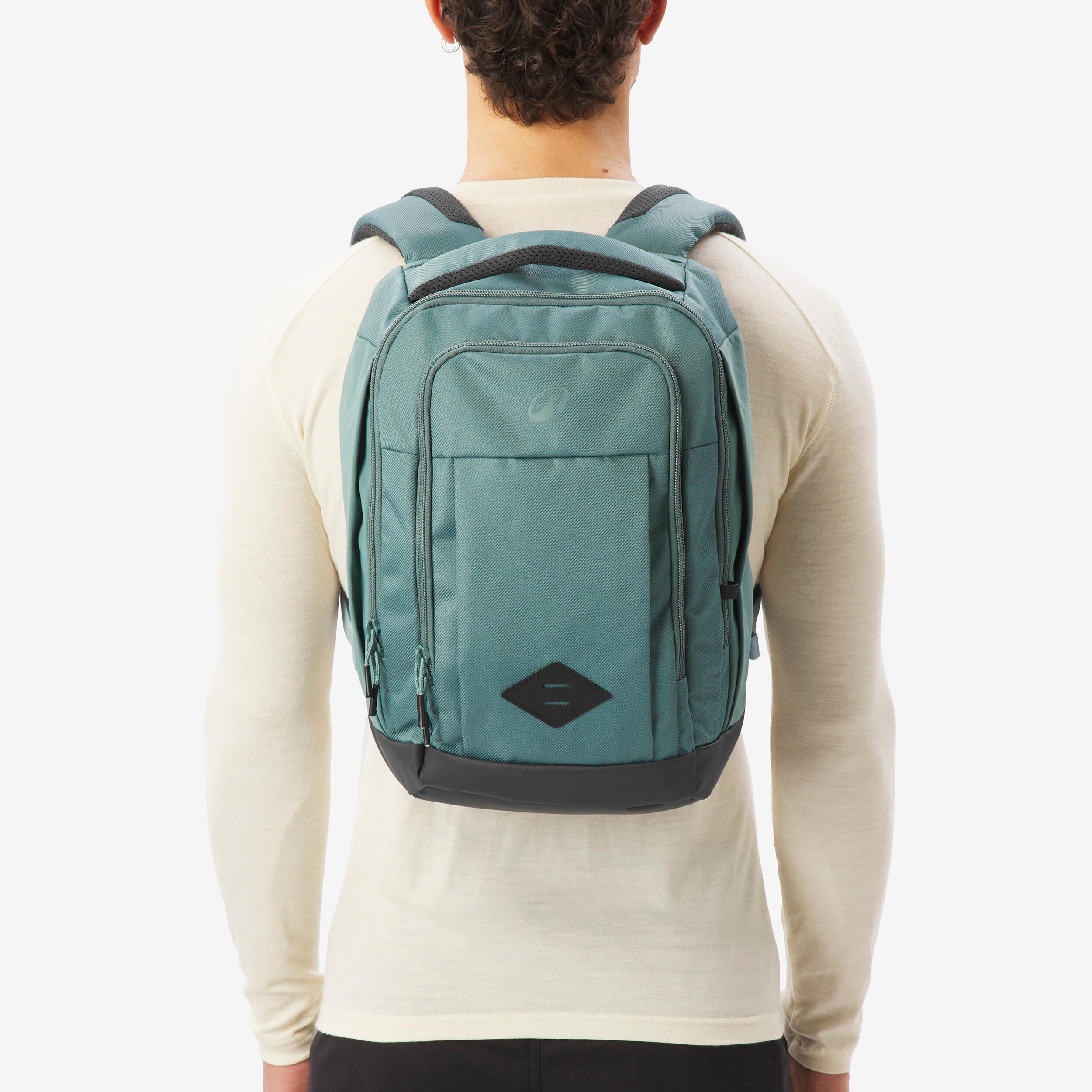 Multi-pocket hiking backpack 16 L, Escape 500 - Green