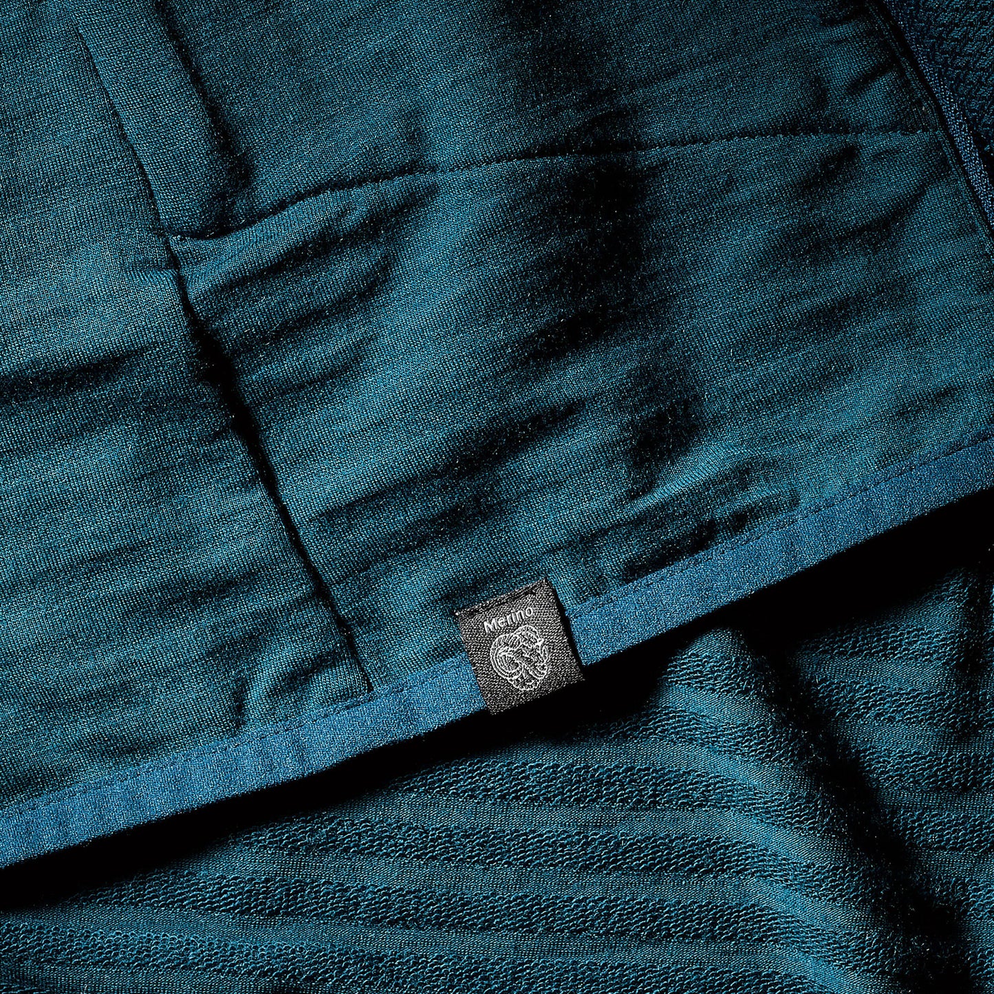 {*dark-petrol-blue-8732622*}