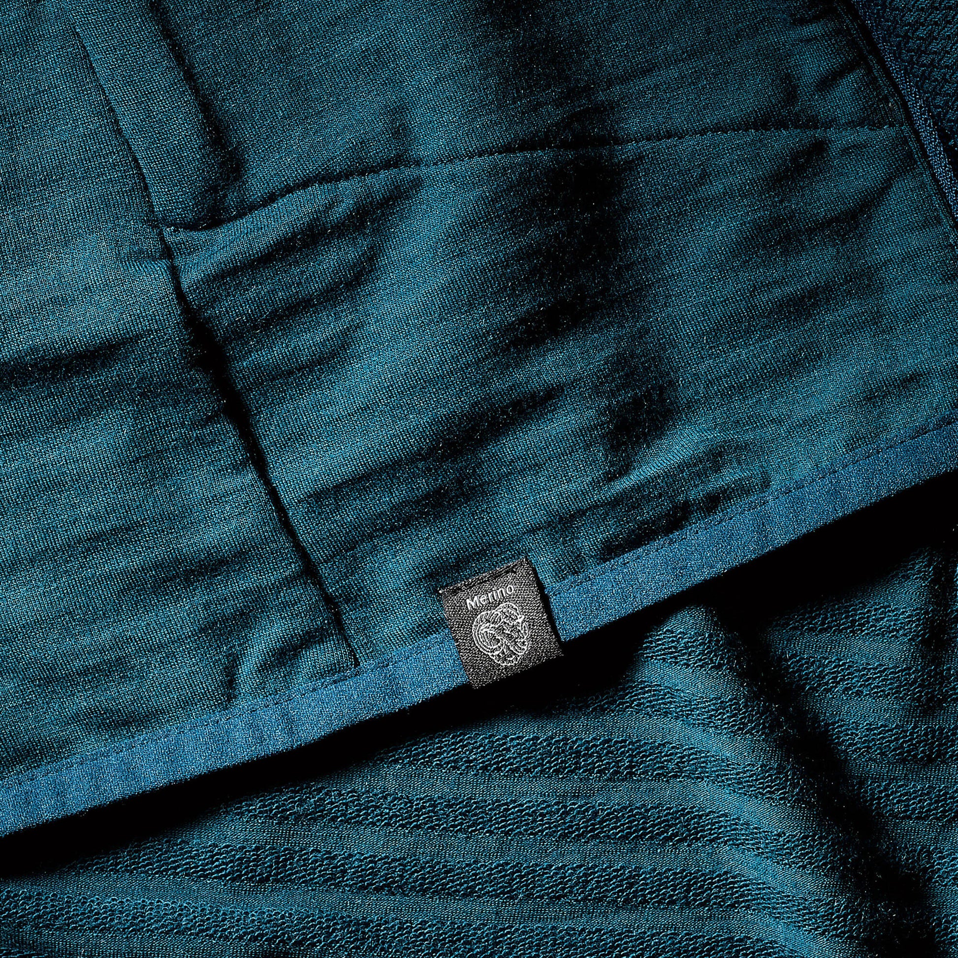{*dark-petrol-blue-8732622*}