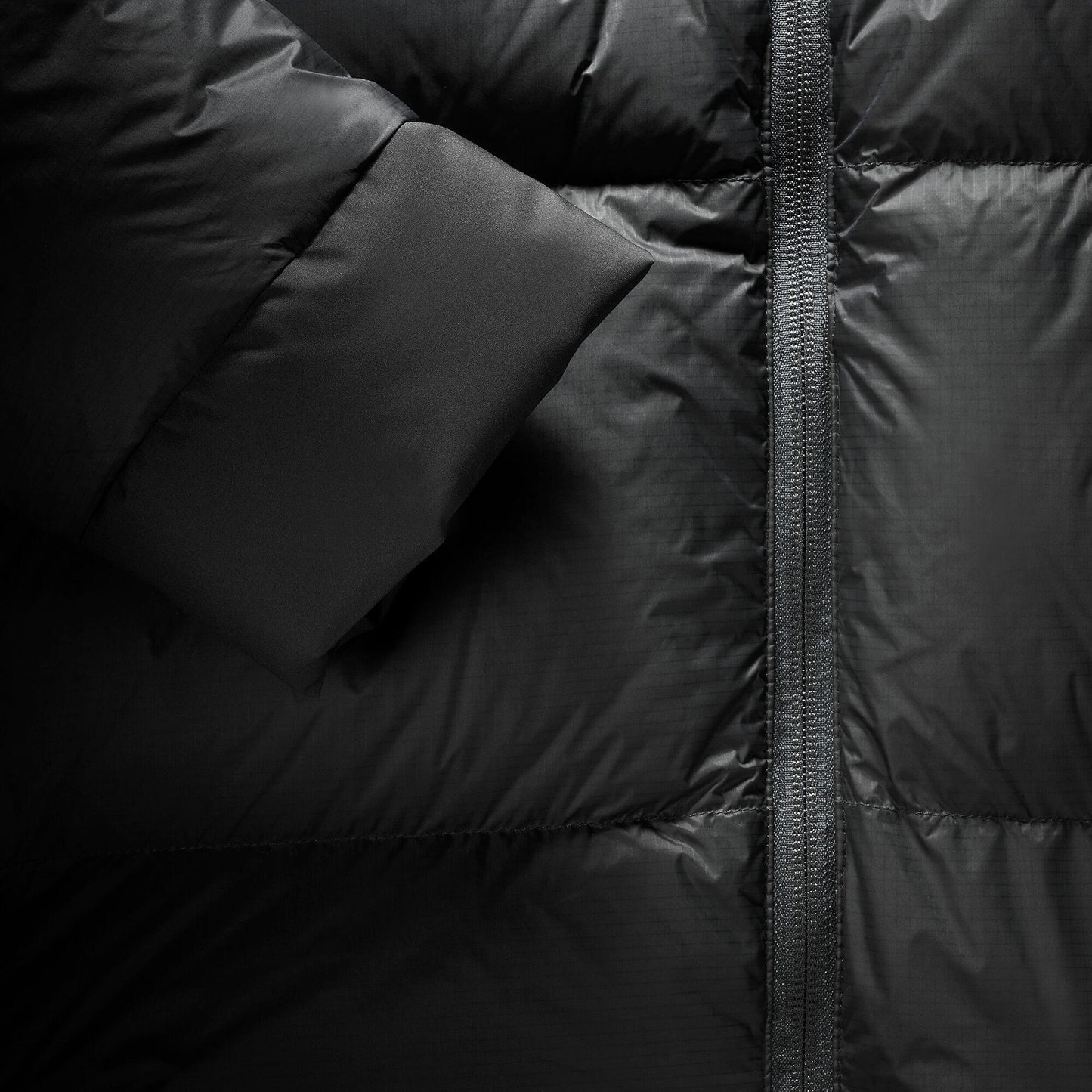 {*carbon-gray-8736240*}