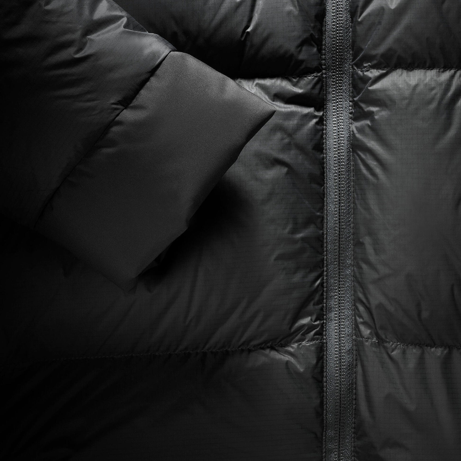{*carbon-gray-8736240*}