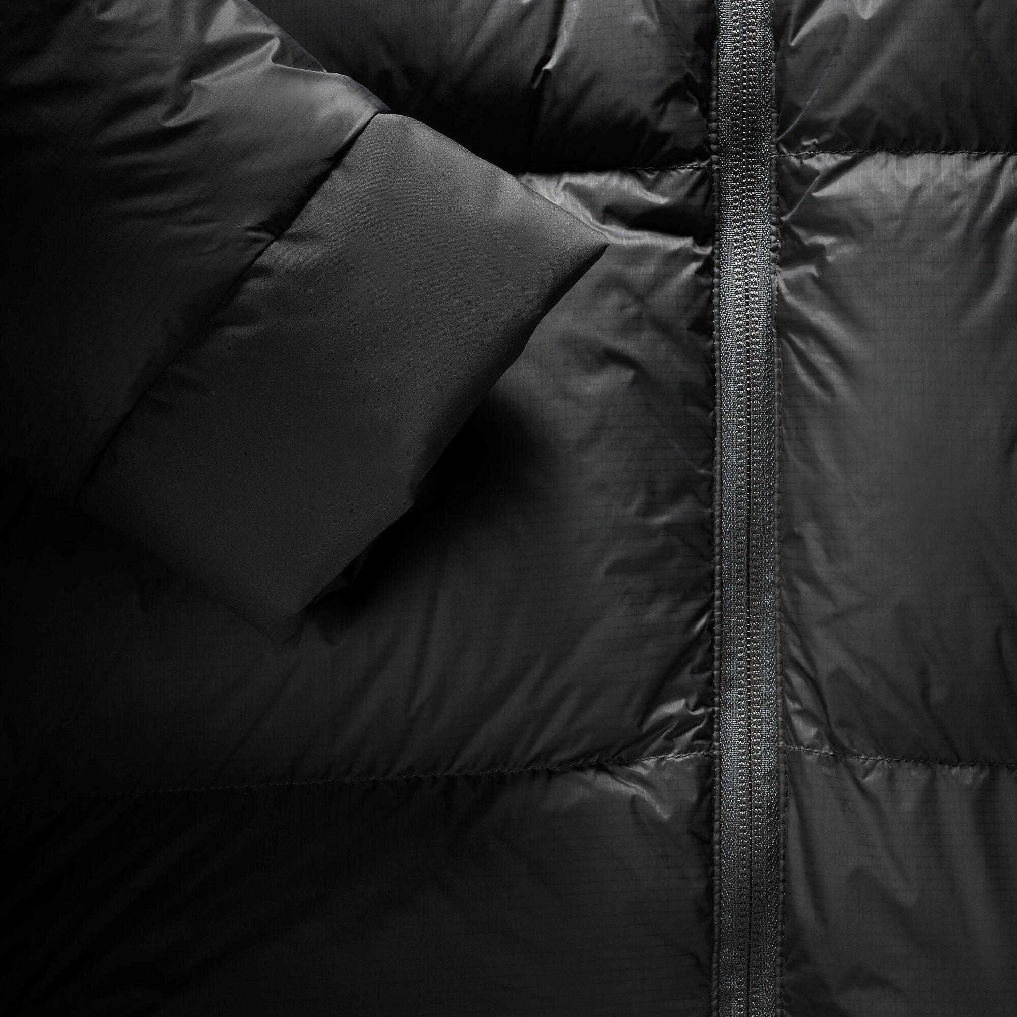 {*carbon-gray-8736240*}