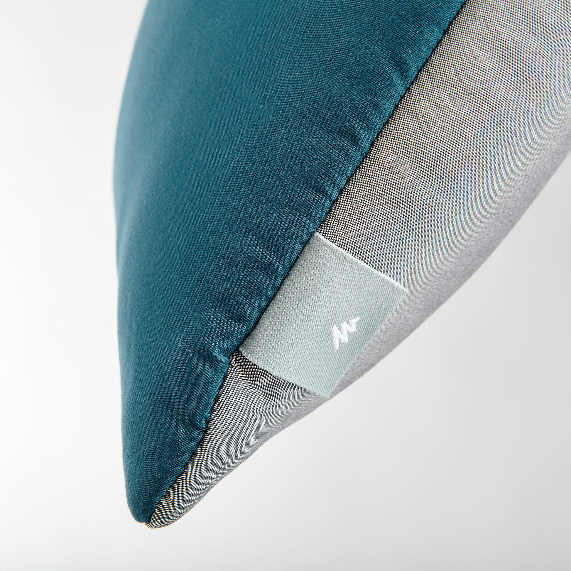 {*dark-petrol-blue-8754102*}