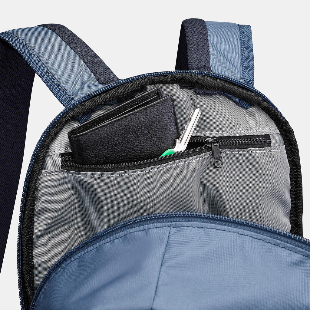 {*whale-gray-8775637*}