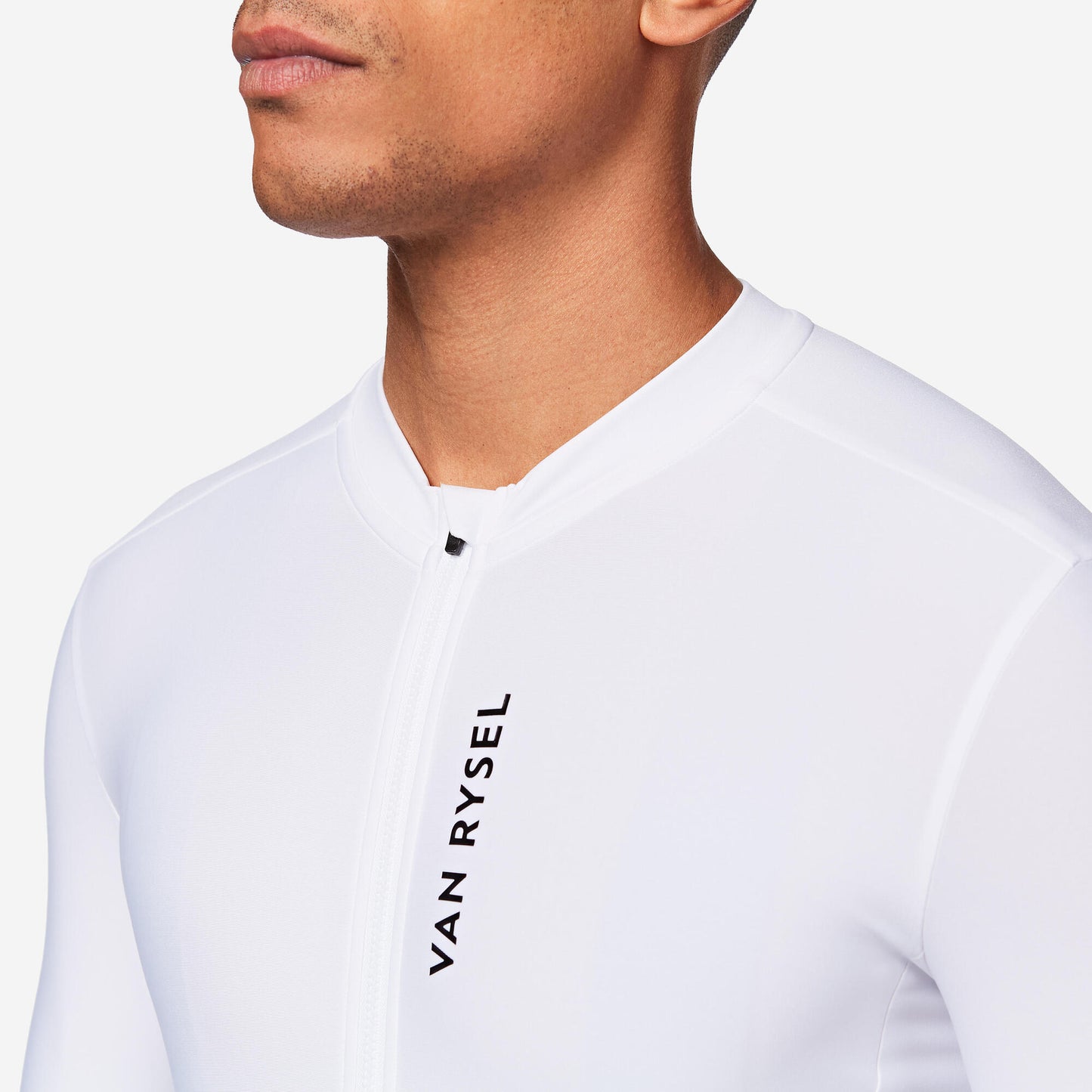 {*snowy-white-8819702*}