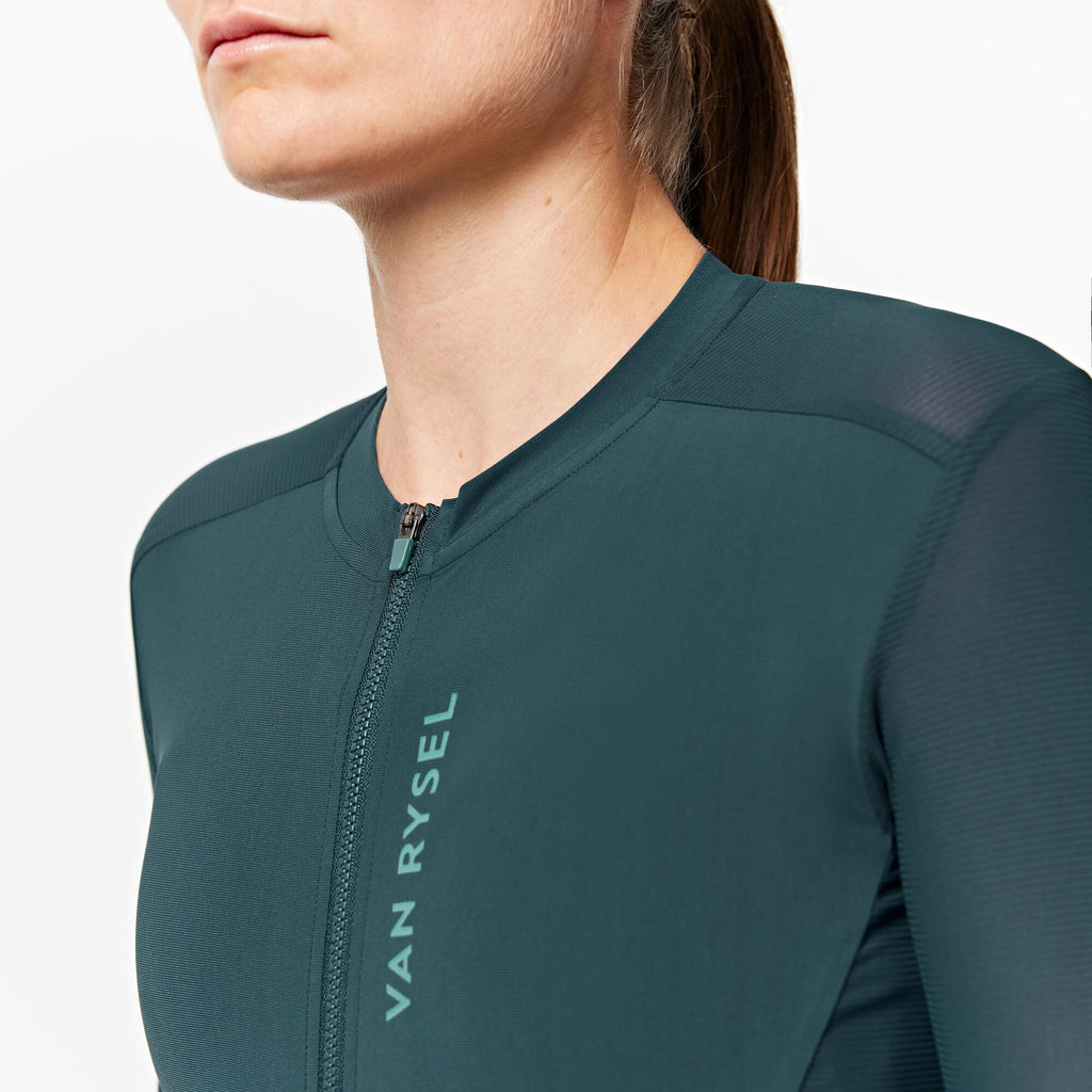 {*deep-sea-turquoise-8881725*}