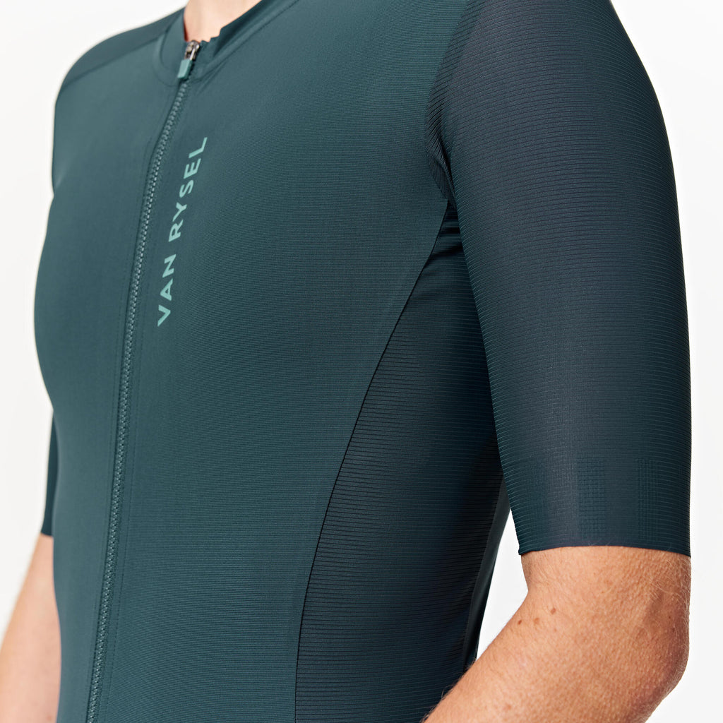 {*deep-sea-turquoise-8881725*}