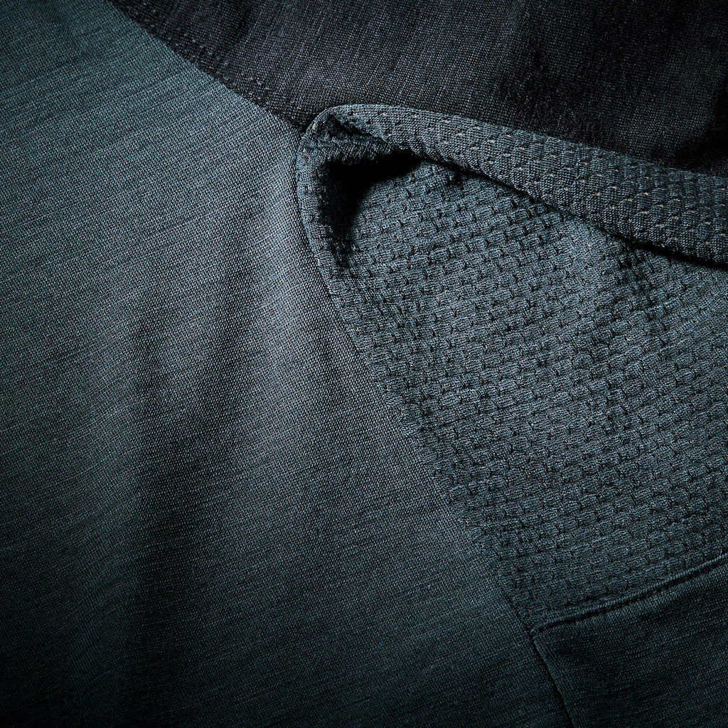 {*graphite-grey-8902053*}