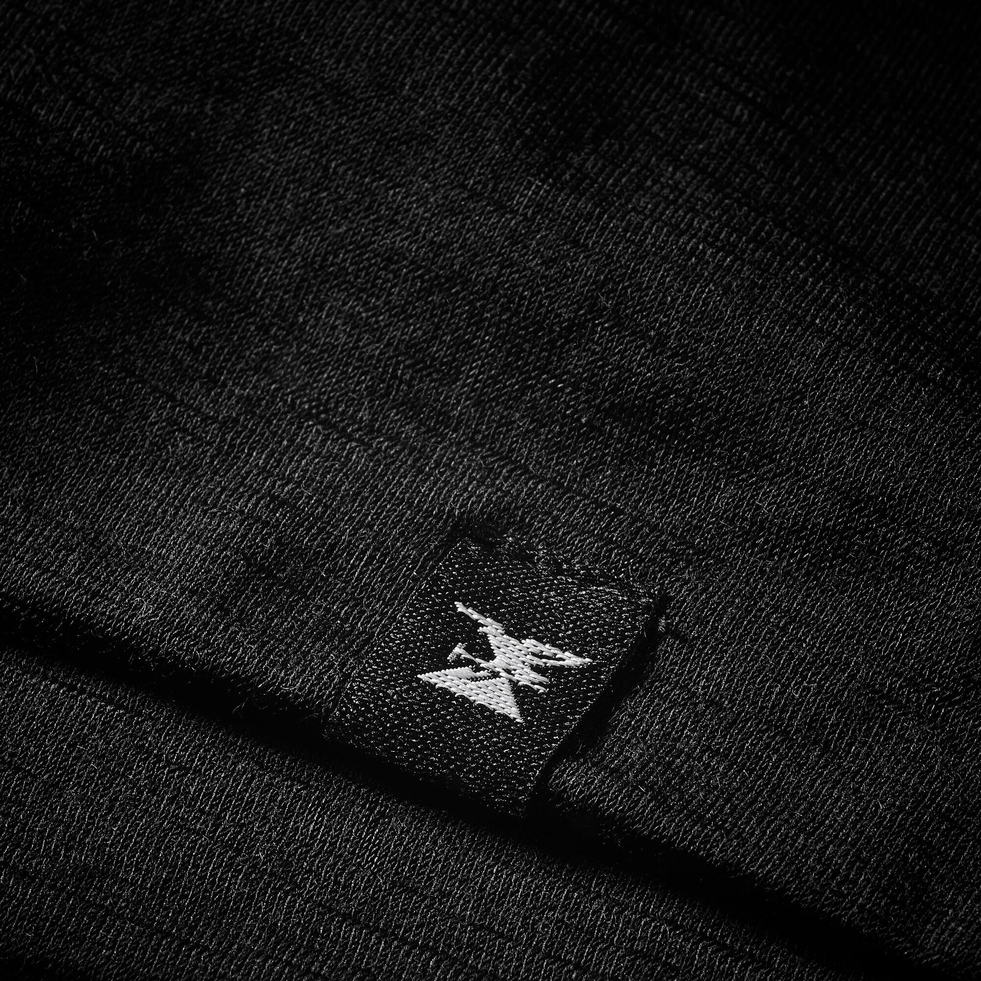 {*ultra-black-8928181*}