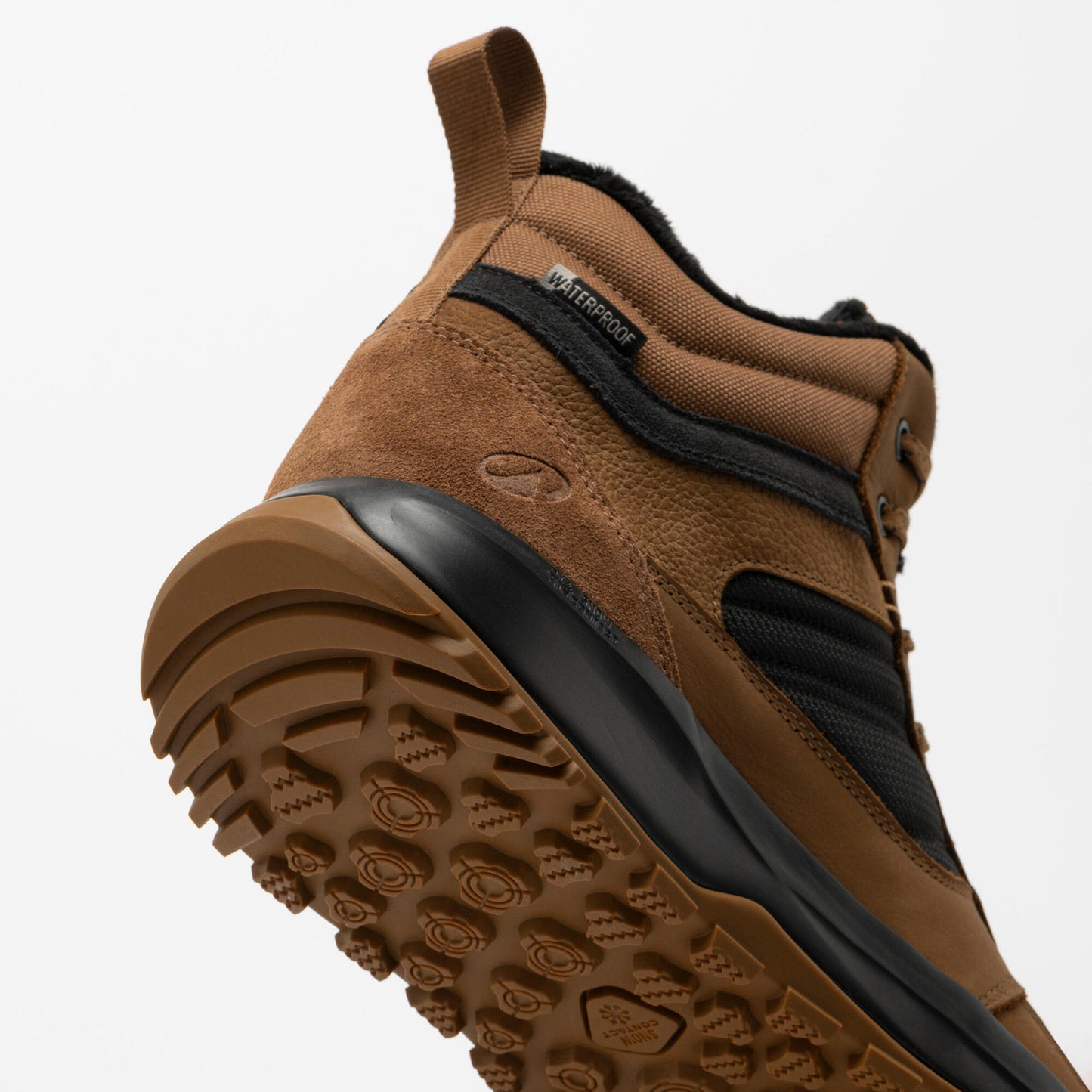 {*golden-chestnut-8928705*}