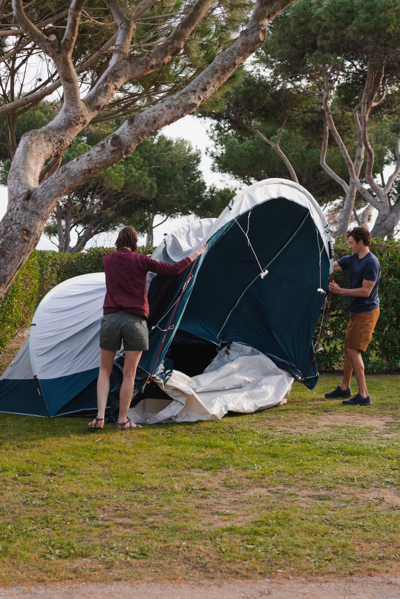 Coleman - ケシュア ARPENAZ FAMILY 4.1 FRESH&amp;BLACK Quechua Arpenaz Fresh & Black Family Camping Tent 4 Person 1