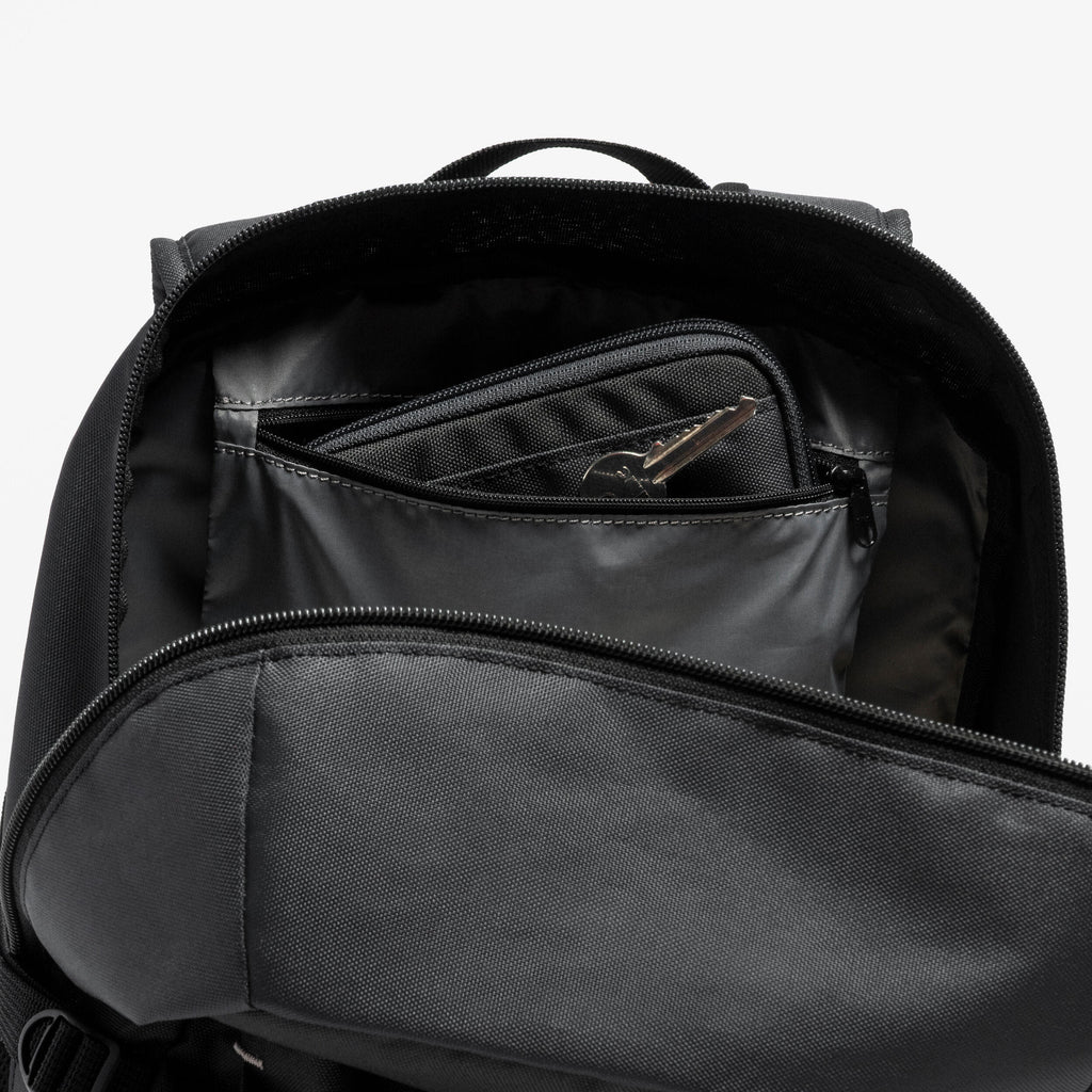 8999006 - Quechua 100 Arpenaz 27L Hiking Backpack