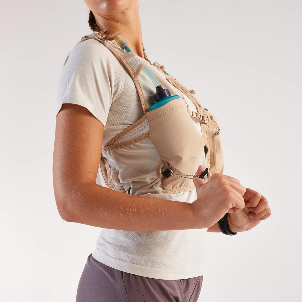 Kiprun Women's 900 8L Trail Running Hydration Vest + 2 x 500ml flasks included
