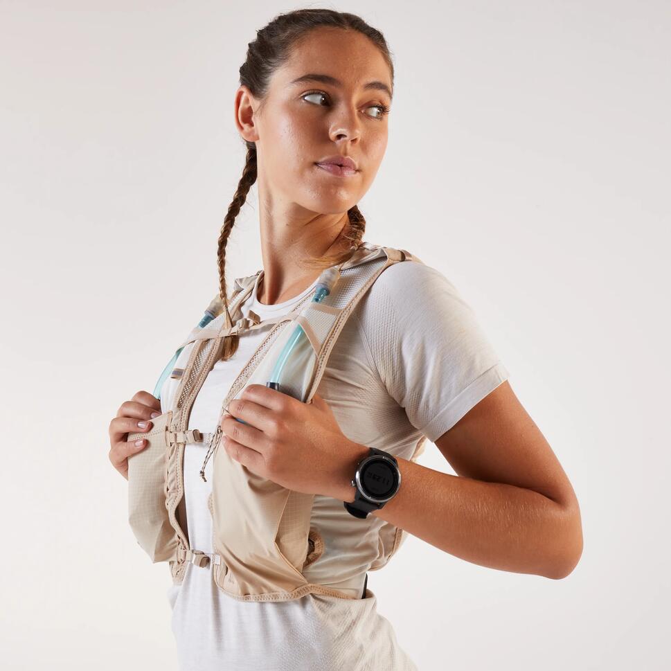 Kiprun Women's 900 8L Trail Running Hydration Vest + 2 x 500ml flasks included