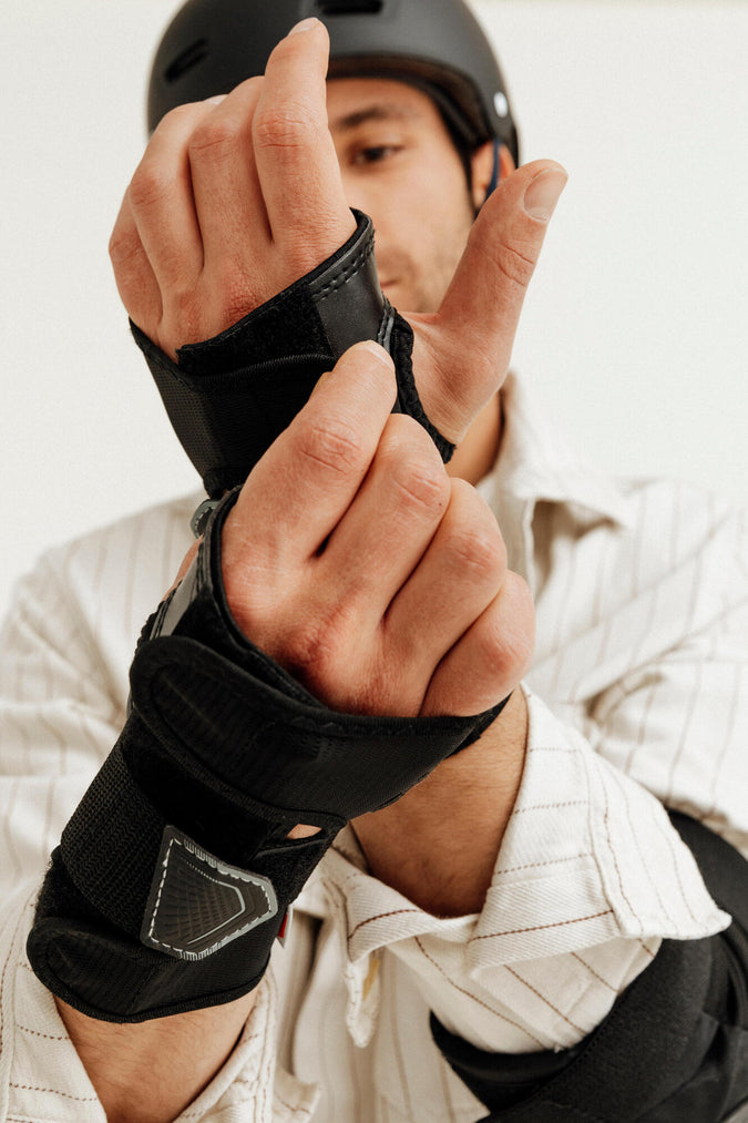 Oxelo FIT500 Protective Gear Set w KneeElbow Pads & Wrist Guard Adul