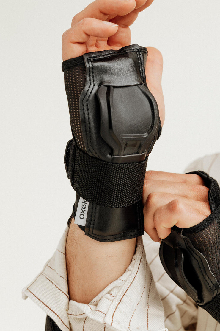 Oxelo FIT500 Protective Gear Set w Knee Elbow Pads & Wrist Guard Adul